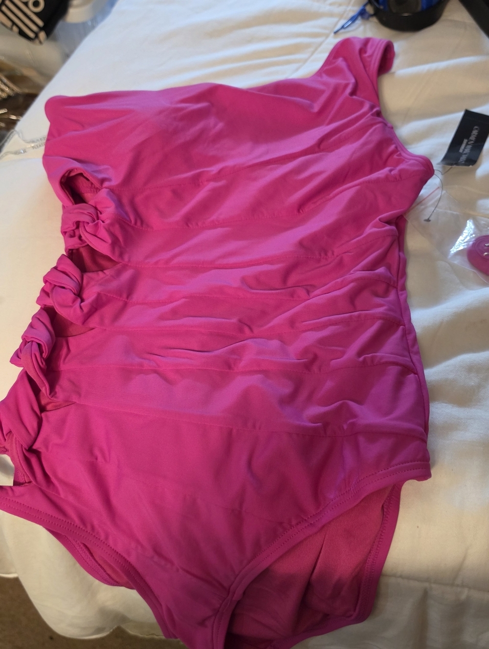 Carmen Marc Valvo azalea One-Shoulder Cutout Swimsuit in Hot Pink Support 10 - Picture 7 of 8